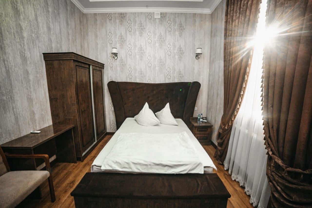 Buyuk Ipak Yo'Li Hotel Namangan Exterior foto